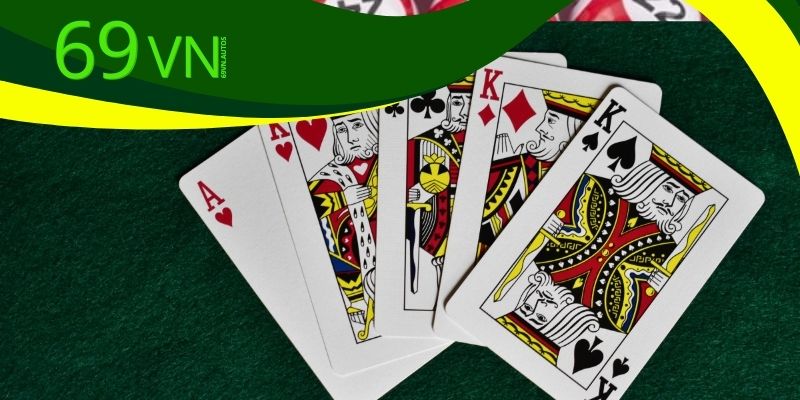 Tính xác suất sở hữu bộ bài từ 3 tới xì có tới trắng không?